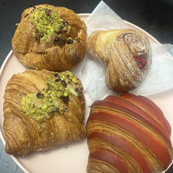 Toimoi Bakery - Bakeries Near Me - Chantilly, Virginia