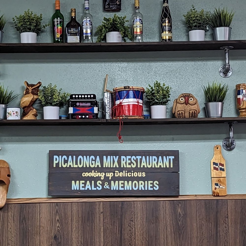 Sign on the wall at Picalonga Mix. Sign on the wall at Picalonga Mix.