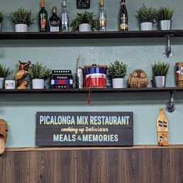 Sign on the wall at Picalonga Mix. Sign on the wall at Picalonga Mix.