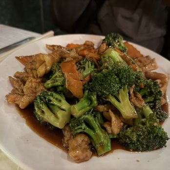 Hsu's Atlanta - Chicken with broccoli - Chinese Near Me - Atlanta, Georgia Hsu's Atlanta - Chicken with broccoli - Chinese Near Me - Atlanta, Georgia