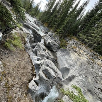 Maligne Canyon - Hiking Near Me Maligne Canyon - Hiking Near Me