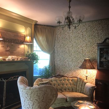 Ivy Lodge Bed and Breakfast - Hotels Near Me - Newport, Rhode Island