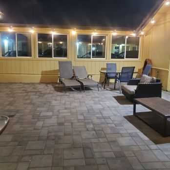 El Castell Motel - Pool area - Hotels Near Me - Monterey, California