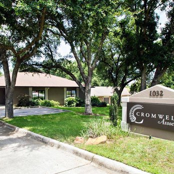 Cromwell and Associates - We have two convenient parking spaces up front and plenty in the back for the whole family/office to join! - Wills, Trusts, & Probates Near Me - Mobile, Alabama