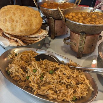 Royal India Bistro - Biryani with a basket of different bread. Lamb vindaloo and chicken curry - Indian Near Me - Lexington, Massachusetts Royal India Bistro - Biryani with a basket of different bread. Lamb vindaloo and chicken curry - Indian Near Me - Lexington, Massachusetts