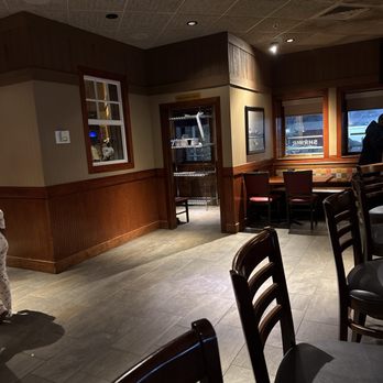 Red Lobster - Waiting for my food to go - Seafood Near Me - Union, New Jersey