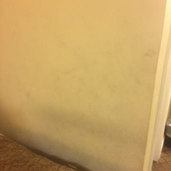 Vagabond Inn Whittier - Dirty wall - Hotels Near Me - Whittier, California Vagabond Inn Whittier - Dirty wall - Hotels Near Me - Whittier, California