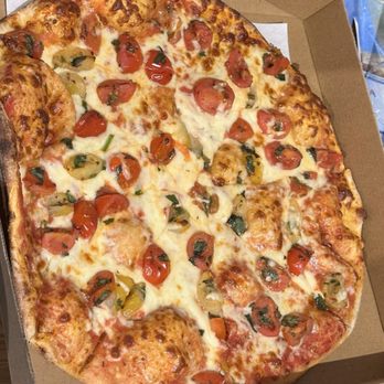 Mannucci's Italian Restaurant - Big ol' cheesey pizza - Italian Near Me - Cardigan, CGN