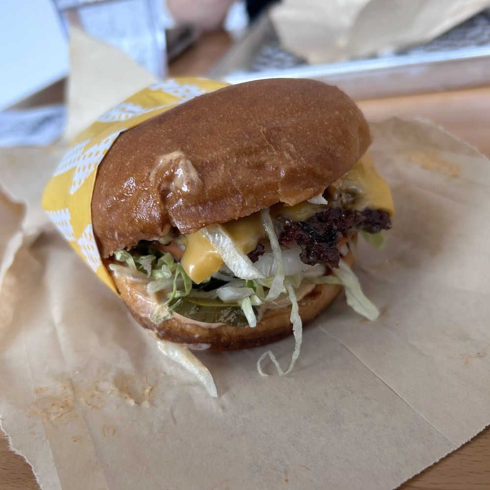 Burger Crush - Cheese burger - Burgers Near Me - Victoria, British Columbia