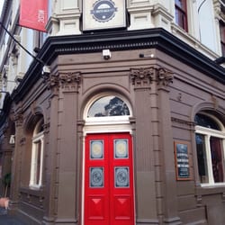 Doutta Galla Hotel - Entrance on corner of Racecourse Road and Eastwood Street