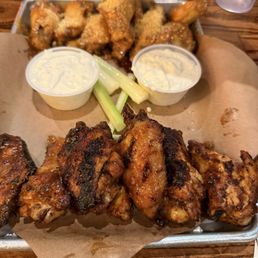 18 wings: 1/2 Italian Stallion - 1/2 Maui Wowii 18 wings: 1/2 Italian Stallion - 1/2 Maui Wowii