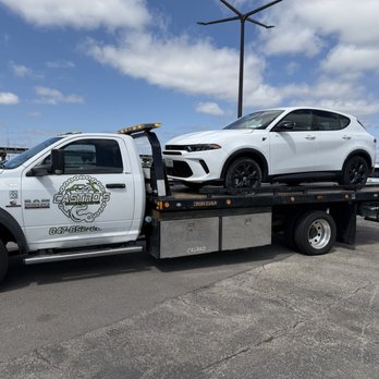 Castro’s Towing & Recovery - Towing Near Me - Des Plaines, Illinois Castro’s Towing & Recovery - Towing Near Me - Des Plaines, Illinois