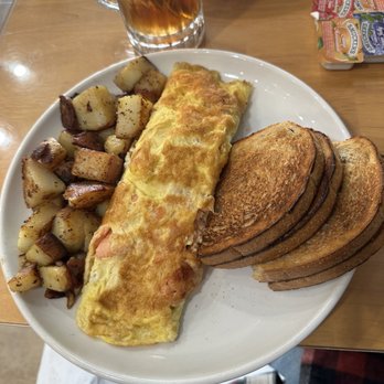 Moonlight Cafe - Smoked salmon omelette & house potatoes - Cafes Near Me - San Francisco, California