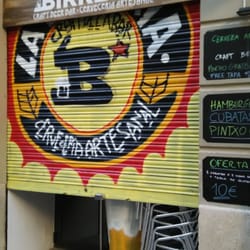 La Birreria - Colorida persiana.
