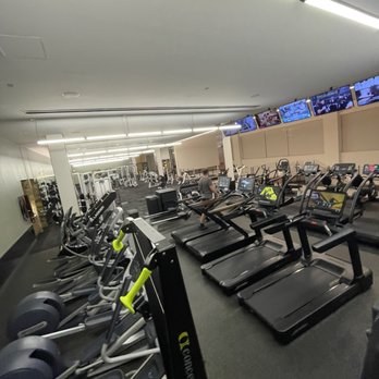 Equinox Paramus - Gyms Near Me - Paramus, New Jersey