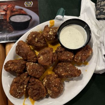 Gator's Dockside Lake Mary - Garlic Parmesan Wings - American Near Me - Lake Mary, Florida