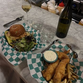 Greenpoint Fish & Lobster - Tuna Burger, Fish & Chips - Seafood Near Me - Brooklyn, New York