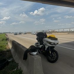 Gruene Harley-Davidson - Broke down for 3.5 hrs on I10 E since Gruene decided to rig my bike (since they didn't have part in stock) without informing me