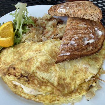 The Greenery Cafe - Lobster and Brie omelette - Breakfast & Brunch Near Me - Ogunquit, Maine