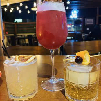 Magnolia Corner - I Got a Feelin', Drunk on You and Bottoms Up - Burgers Near Me - Burbank, California