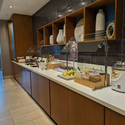 SpringHill Suites by Marriott Anaheim Placentia/Fullerton - Buffet with oatmeal, fresh fruit and other goodies