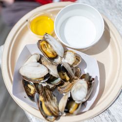 BG's Boathouse Restaurant - Steamers with drawn butter