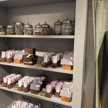 Max Chocolatier - Chocolatiers & Shops Near Me - Zürich, ZH Max Chocolatier - Chocolatiers & Shops Near Me - Zürich, ZH