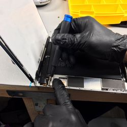 Hands-on iPad Mini screen repair.