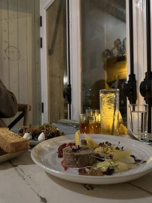 Chez Rioux & Pettigrew by null