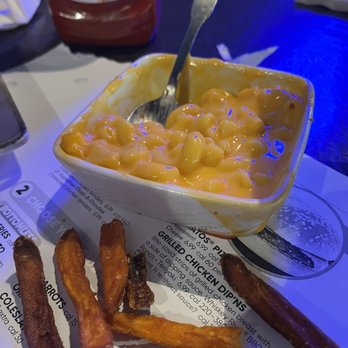 RED ROBIN GOURMET BURGERS AND BREWS - Updated October 2024 - 110 Photos