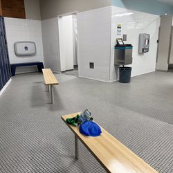 Lindbergh Pool - Clean locker room.
