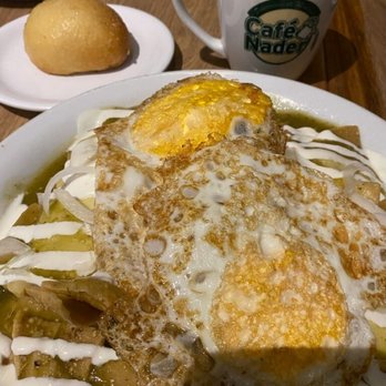 Café Nader - Chilaquilles which were good and som pastries - Mexican Near Me - Cancún, ROO