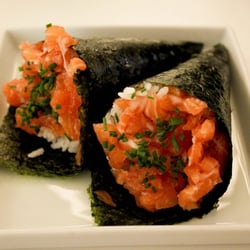 Sushi Corner - Temaki de salmão picado 3€95 cada