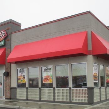 Carl's Jr - 10th Street-facing entrance - Fast Food Near Me - Fowler, California