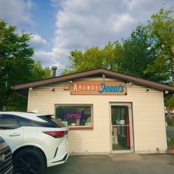Arundel Donuts - Outside