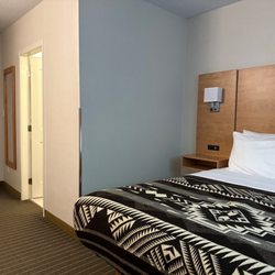 Ainsworth Hot Springs Resort - Cheapest no view room - clean, crisp