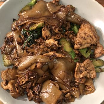 Sisters Thai - Drunken Noodles - Thai Near Me - Fairfax, Virginia