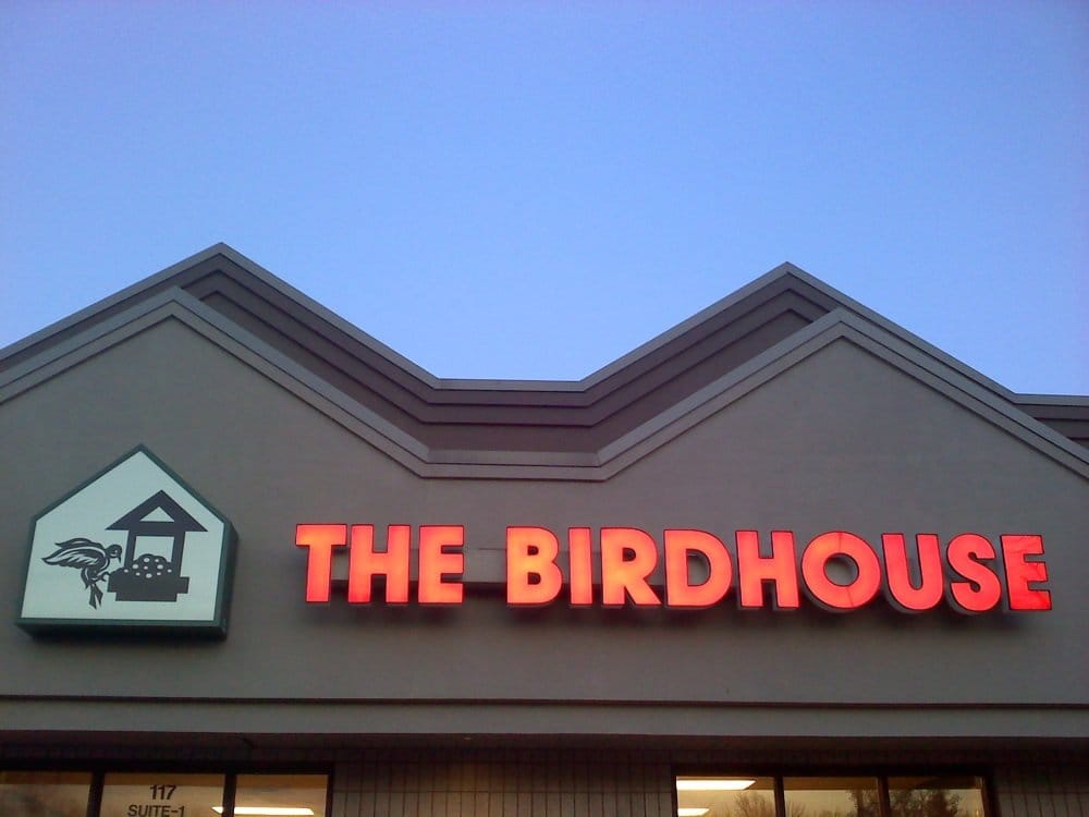 THE BIRDHOUSE Updated September 2024 117 S Main St, Freeland