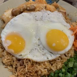 Sooooo gooood! Must buy and eat ohh Lala fried rice
