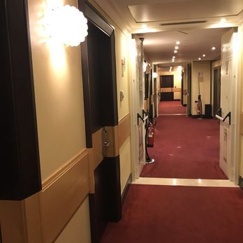 Grand Hotel Palatino - There are bleach stains on the red carpet - Hotels Near Me - Rome, RM Grand Hotel Palatino - There are bleach stains on the red carpet - Hotels Near Me - Rome, RM