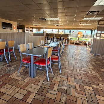 Burger King - Dine-in seating - Fast Food Near Me - Zeeland, Michigan
