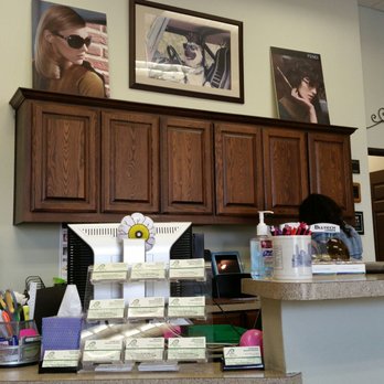 Parmer Eye Care - Front desk - Optometrists Near Me - Austin, Texas