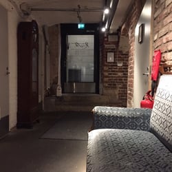 Ravintola Hurma - En av två entrér sett inifrån