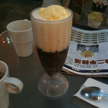 Dessert Republic - Red bean drink with ice cream - $4.95 - Chinese Near Me - San Mateo, California