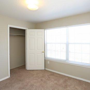 The Summit - B1 Bed/Closet - Apartments Near Me - Edmond, Oklahoma The Summit - B1 Bed/Closet - Apartments Near Me - Edmond, Oklahoma
