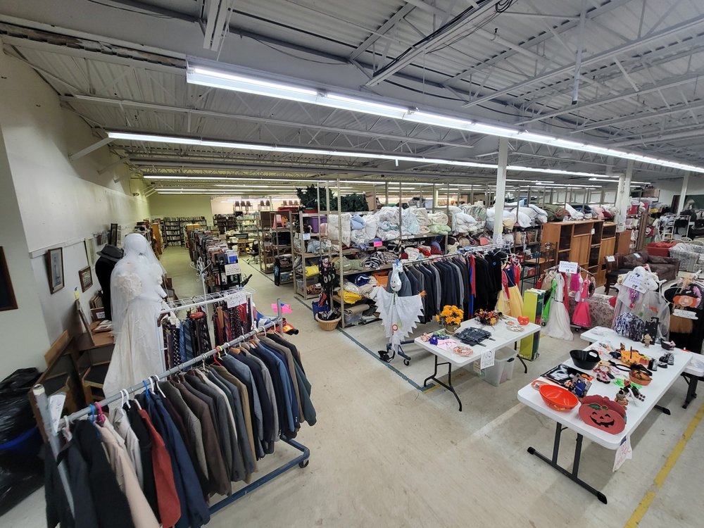 BARGAIN HUNTERZ Updated September 2024 28 Photos 3600 S Dort Hwy, Flint, Michigan