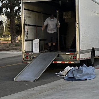 Movers Best - Mario - Movers Near Me - Irvine, California Movers Best - Mario - Movers Near Me - Irvine, California