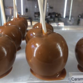 Kilwins Ice Cream - Chocolate - Fudge - Fudge Apple at Kilwins - Desserts Near Me - Alexandria, Virginia