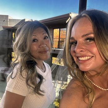 Ambiente A Landscape Hotel - In the room with my BFF finishing getting ready for my wedding day! - Resorts Near Me - Sedona, Arizona