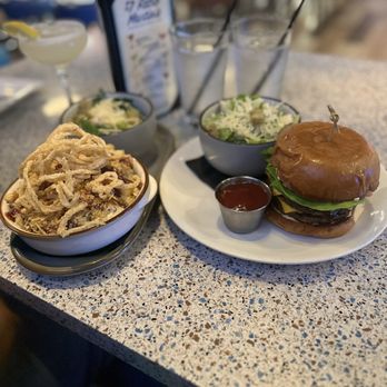 Pacific Social - Pac Sol burger and Mac n cheese short rib - New American Near Me - San Diego, California Pacific Social - Pac Sol burger and Mac n cheese short rib - New American Near Me - San Diego, California